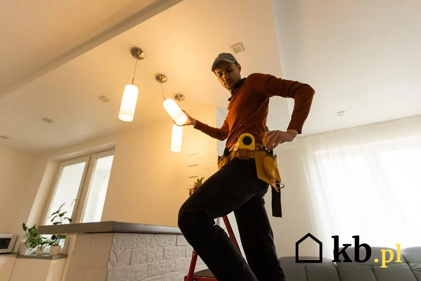 Cennik usługi montażu oświetlenia wewnętrznego Cennik usług elektrycznych - montaż oświetlenia wewnętrznego