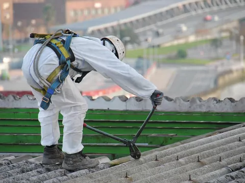 Ilustracja dla demontaż eternitu