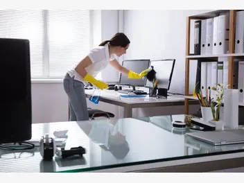 Fotografia ilustrująca cennik sprzątania biur w ponad 160 miastach w polsce