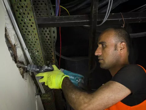 Ilustracja dla kucie bruzd w betonie