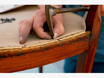 Fotografia ilustrująca cennik renowacji krzeseł tapicerowanych 2024 w ponad 300 miastach