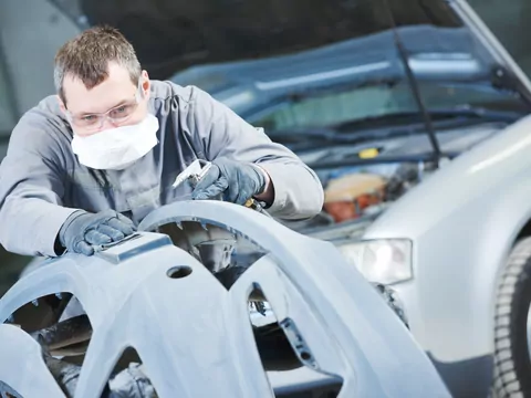 Ilustracja dla lakierowanie zderzaka