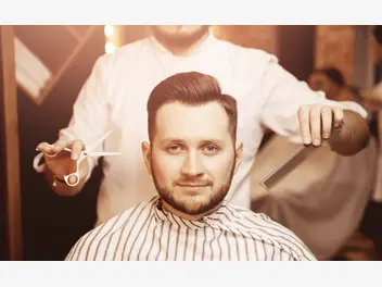Fotografia ilustrująca cena strzyżenia nożyczkami u fryzjera w ponad 160 miastach w polsce