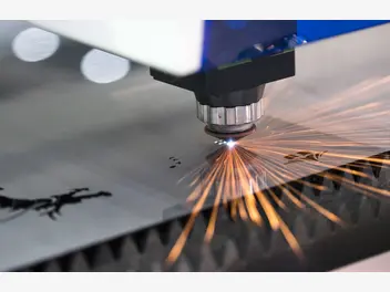 Fotografia ilustrująca ceny cięcia laserem stali nierdzewnej w ponad 160 miastach w polsce