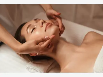 Fotografia ilustrująca cena masażu twarzy w ponad 160 miastach w całej polsce