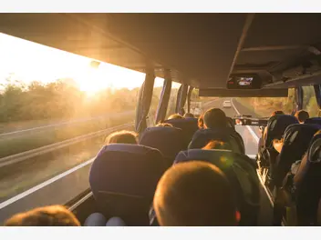 Fotografia ilustrująca cennik wynajmu busa w ponad 160 miastach w całej polsce