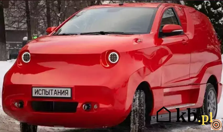 Czerwony samochód elektryczny z Rosji