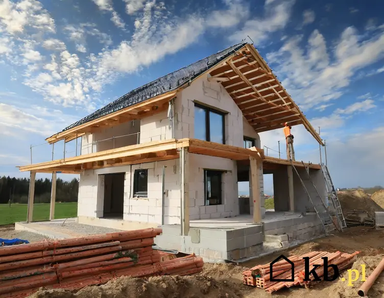 dom w trakcie budowy, dofinansowanie są skierowane do właścicieli domów ekologicznych