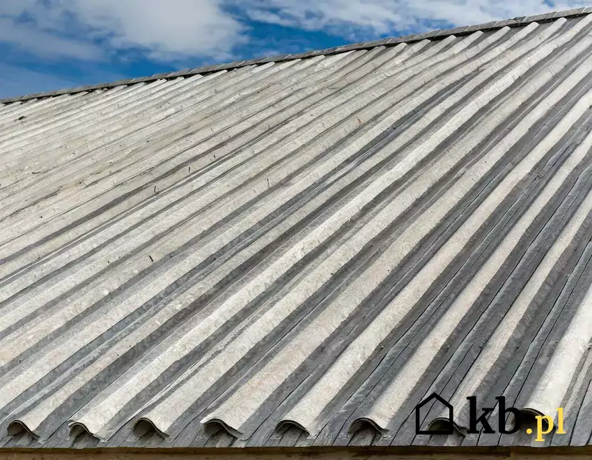 azbestowe dachówki na polskim dachu