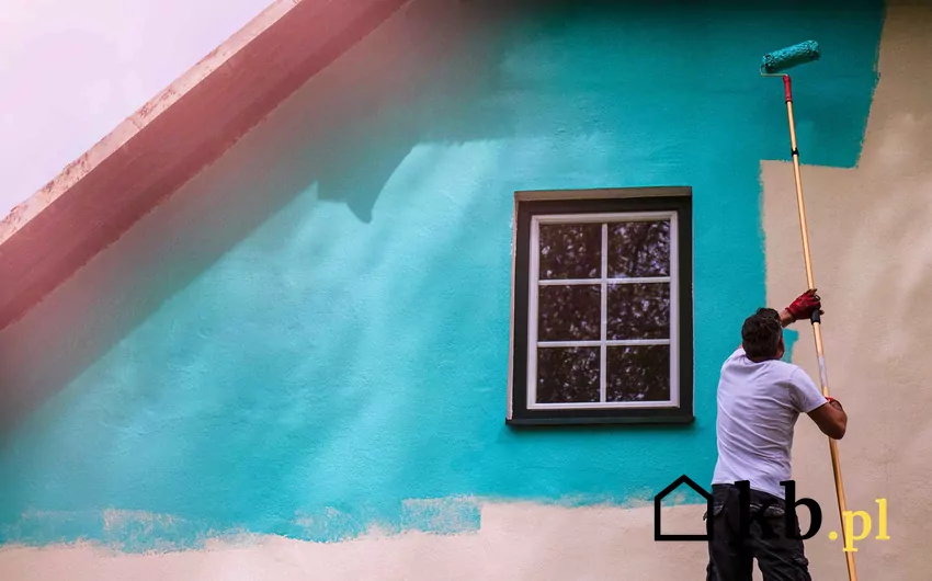 Malowanie fasady domu pozwala przywrócić jej estetyczny wygląd i zabezpieczyć ściany Malowanie elewacji domu