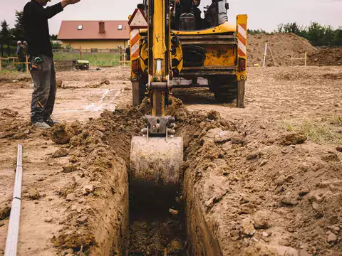 Ilustracja artykułu co dać pod fundament domu? podpowiadamu, jak wyglądają warstwy