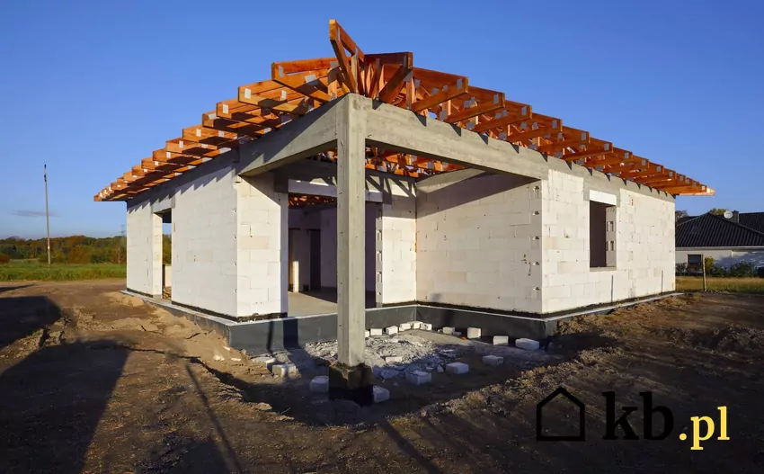 Dom w stanie surowym otwartym