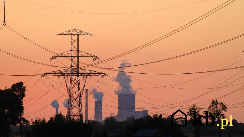 Linie energetyczne i kominy elektrowni