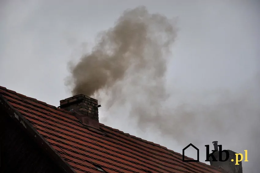 Smog w sezonie grzewczym, dym z komina