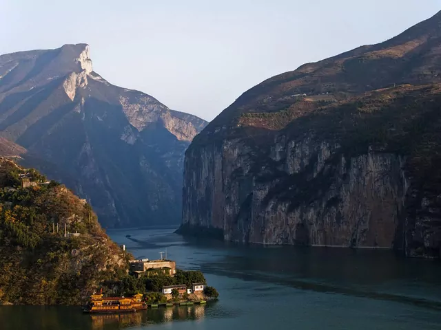 8 największych elektrowni wodnych