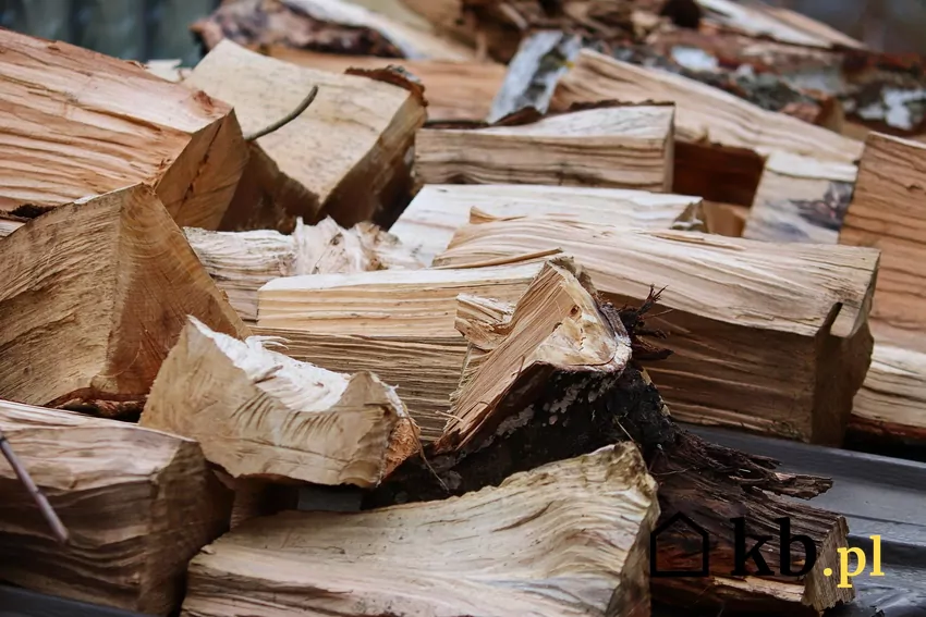 Drewno przygotowane do sezonowania