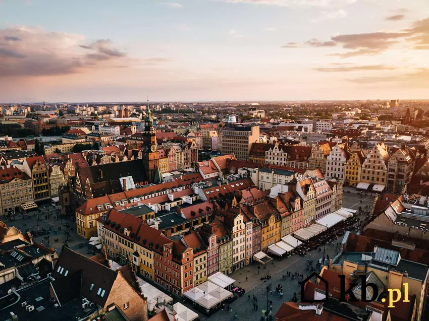 Panorama miasta Wrocławia w tle