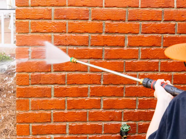 Jak wyczyścić elewację  w domu?