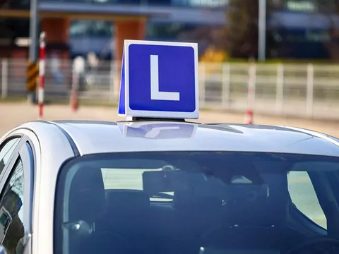 Ceny kursów na prawo jazdy 2025