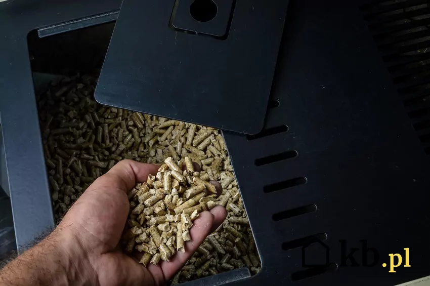 Kotły na pellet zyskały popularność dzięki programom wsparcia Pellet w piecu