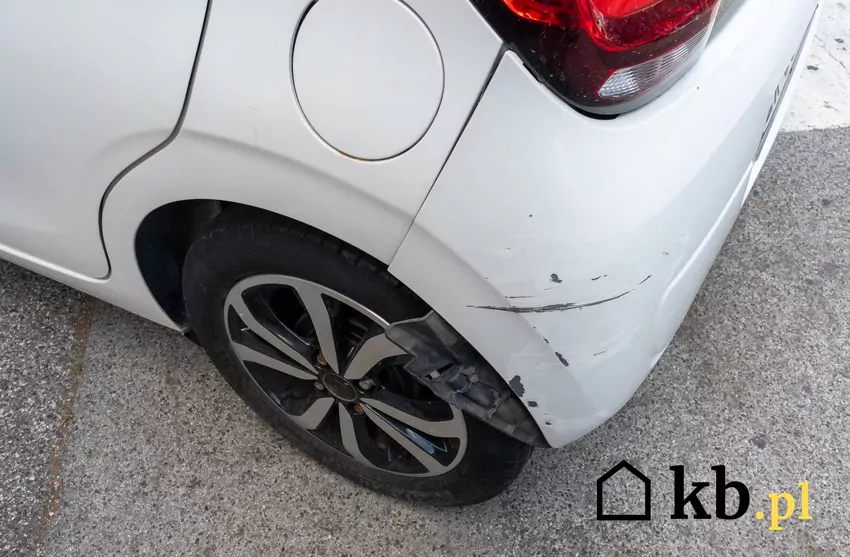 Dzięki lakierowaniu można skutecznie zamaskować rysy na samochodzie rysa na samochodzie