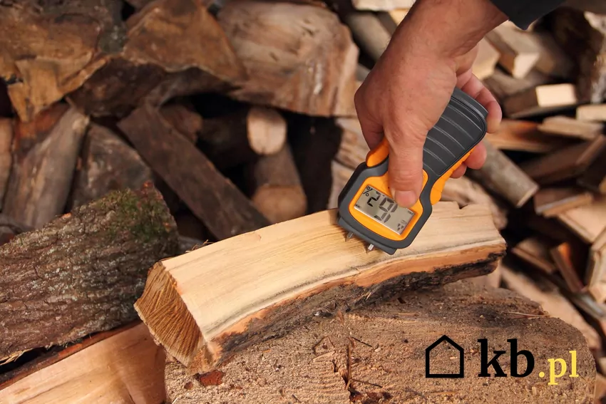 Pomiar wilgoci w drewnie wilgotnościomierzem