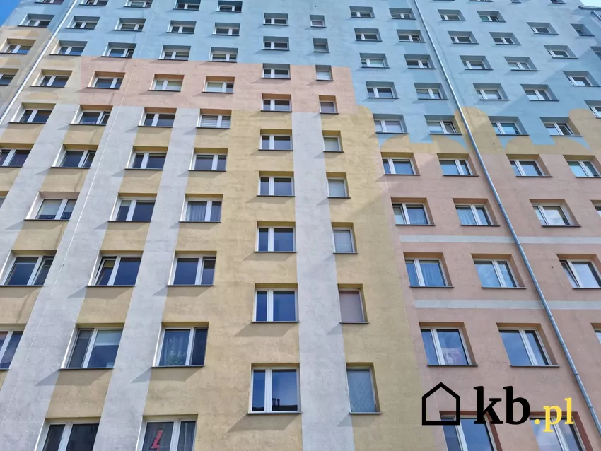 Warto zdecydować się na zakup mieszkania w bloku, którzy przeszedł kompleksową termomodernizację ocieplony blok z wielkiej płyty