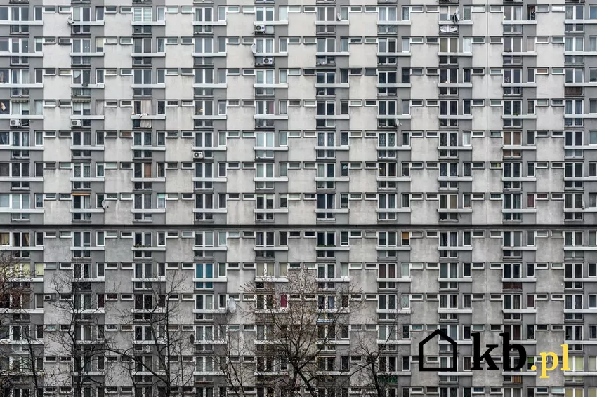 Prefabrykowane elementy żelbetonowe używane do szybkiego montażu bloków mieszkalnych. Bloki z wielkiej płyty z czasów PRL