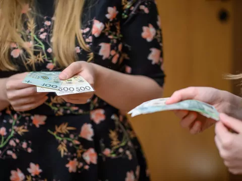 Ile z pensji może zabrać komornik?