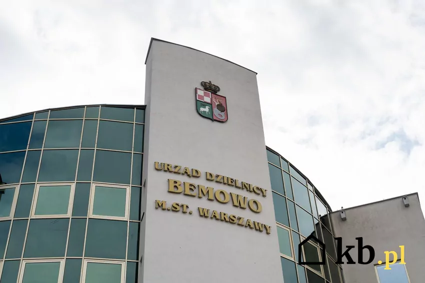 Decyzje administracyjne mają istotny wpływ na tempo realizacji inwestycji i rozwój komunikacyjny stolicy. urząd dzielnicy Bemowo w Warszawie