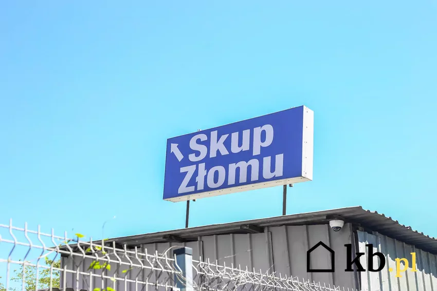 Skupy w całym kraju odnotowują wzrost dostaw, ale niepewność nadal dominuje. Znak "Skup złomu"