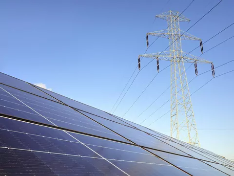 Pobieranie prądu z sieci przy pełnym magazynie energii