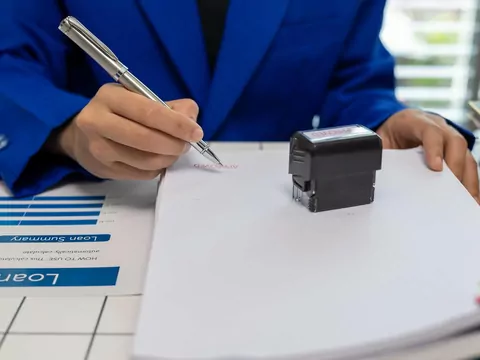 Co zrobić, kiedy dostaniesz pismo od komornika?