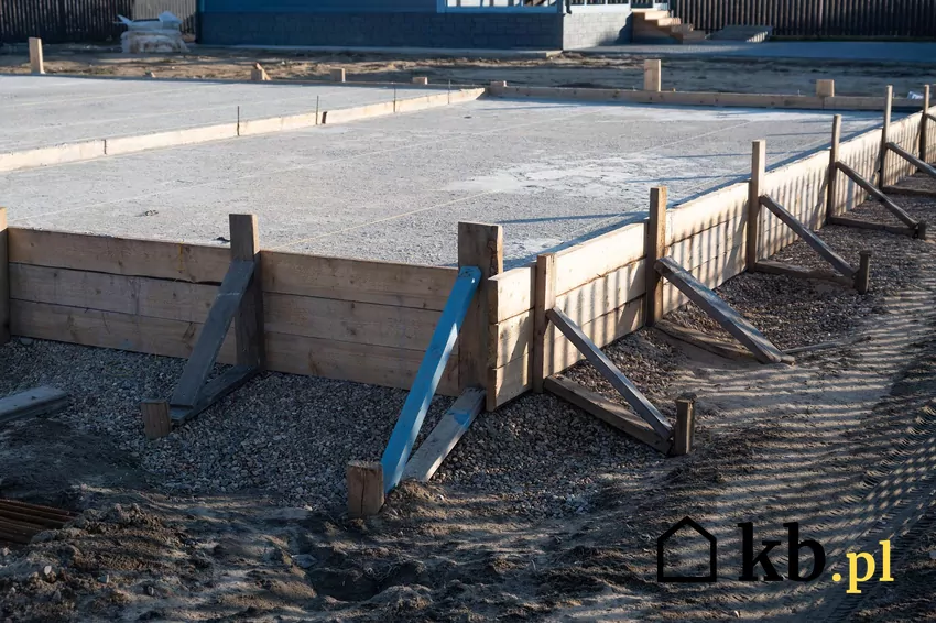 Fundament stanowi ważne zabezpieczenie przed wilgocią i ucieczką ciepła. Zwłaszcza w domu energooszczędnym. fundament z szalunkiem