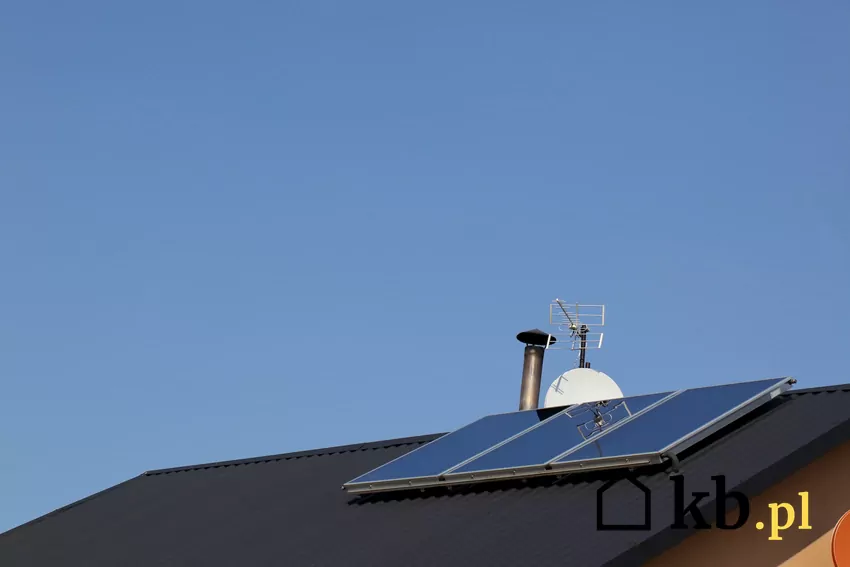 Kolektory słoneczne obniżają koszty podgrzewania wody kolektory słoneczne na dachu