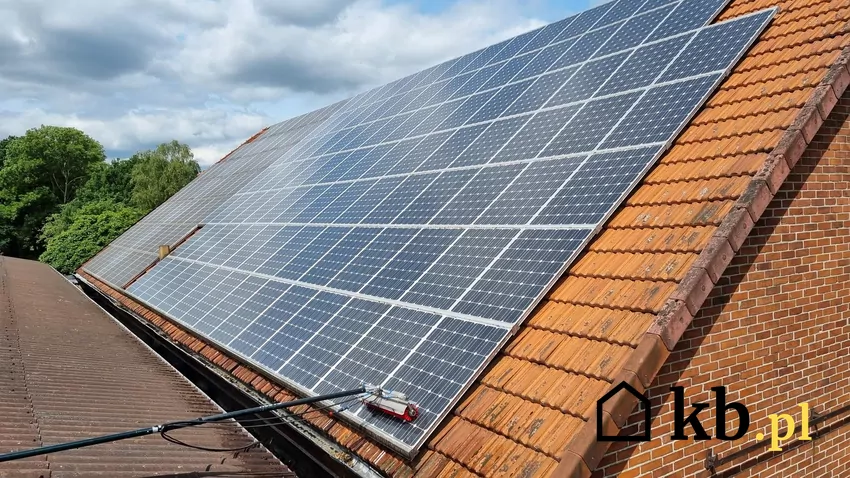 Niemcy, jeden z liderów fotowoltaiki w Europie, mają mniej dni słonecznych niż Polska – mimo to fotowoltaika stanowi tam istotne źródło energii w miksie energetycznym fotowoltaika w pochmurne dni
