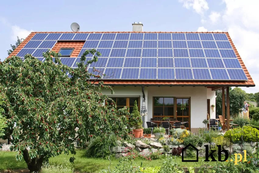 Przewymiarowana instalacja fotowoltaiczna to niepotrzebny koszt i strata produkowanej energii instalacja fotowoltaiczna na dachu domu