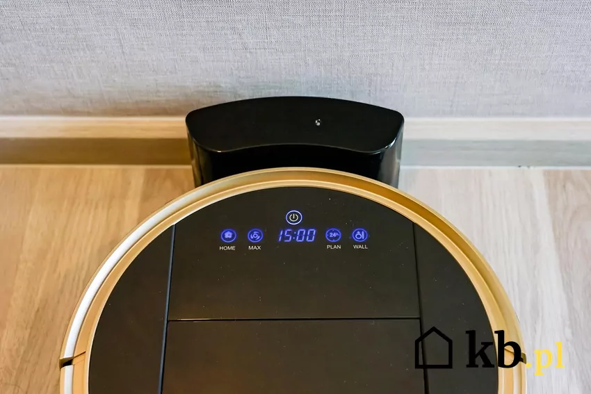 Ważne jest, by sprawdzić pojemność baterii i upewnić się, że będzie ona wystarczająca dla danego gospodarstwa domowego Robot sprzątający w stacji dokowania