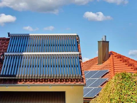 Kolektory słoneczne vs. panele fotowoltaiczne