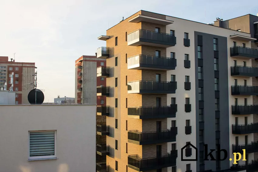 Mieszkanie w bloku z wielkiej płyty może być wygodniejsze niż apartament w centrum miasta Osiedle bloków mieszkalnych