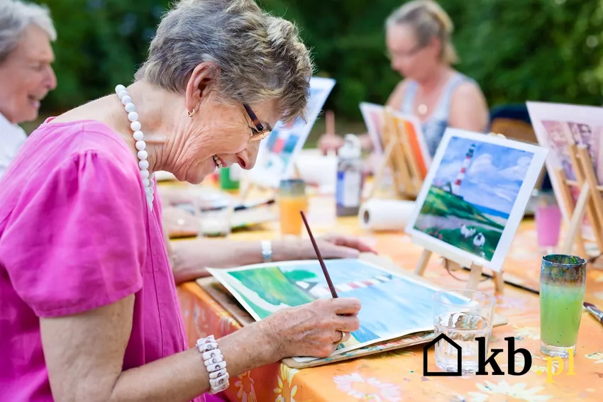W wielu miastach osoby starsze mogą także uczestniczyć różnorodnych, bezpłatnych warsztatach artystycznych lub kursach komputerowyc Warsztaty artystyczne dla seniorów