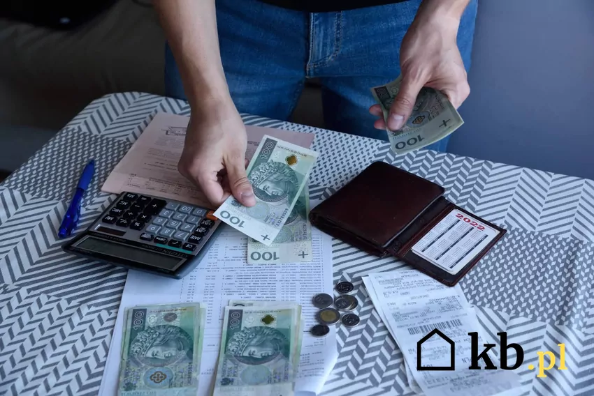 Jedna inwestycja obniżyła rachunki o tysiąc złotych pieniądze, rachunki, portfel