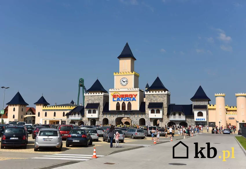 Park rozrywki Widok na wejście do parku rozrywki Energylandia w Zatorze