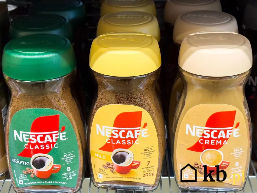 Są różne rodzaje kawy Nescafe, tym razem w promocji jest Nescafe Crema Sensazione Kawa Nescafe na półce