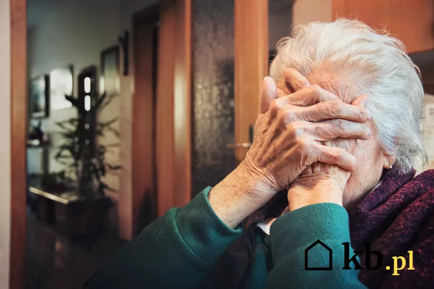 Metoda na „krewnego i prokuratora” polegała na wywołaniu silnych emocji u seniora Załamana seniorka