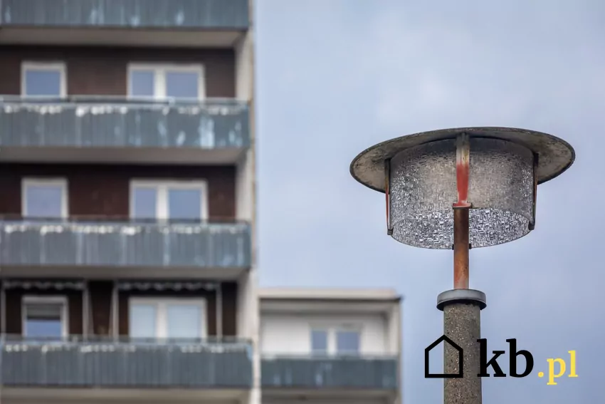 Eisenhüttenstadt słynie z socrealistycznej architektury socrealistyczny blok i latarnia