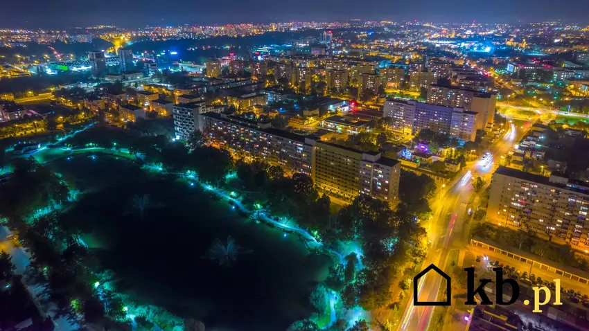 nocna panorama Bydgoszczy, rosnące ceny