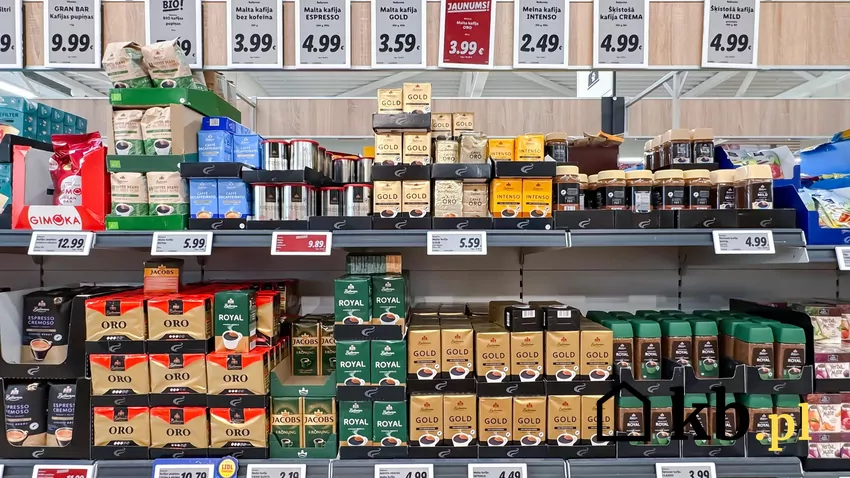 Możesz kupić kawę w niższej cenie, ale tylko w środę! Dział z kawą w Lidlu