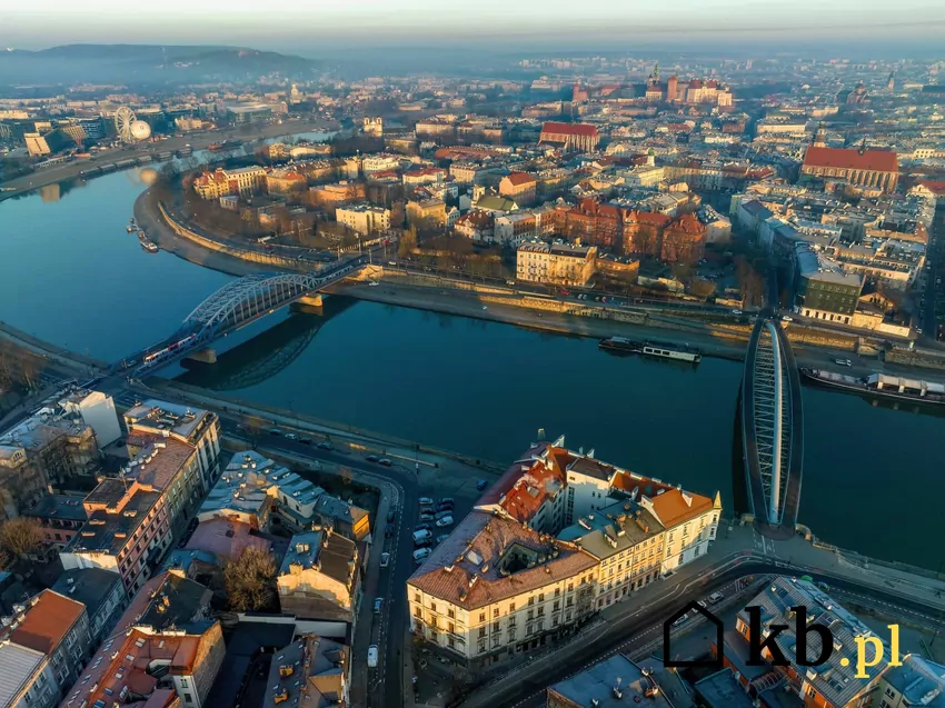 Niektórzy uważają, że nowa kładka nie będzie się wpisywać w zabytkowy charakter Kazimierza widok na krakowski Kazimierz