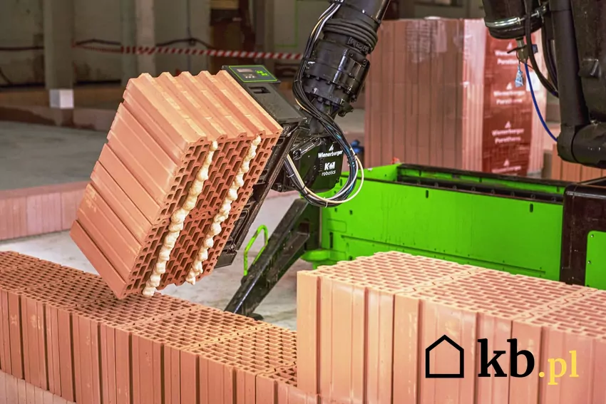Robot murujący charakteryzuje się precyzją i oszczędnością materiałów budowlanych robot murujący układa cegły